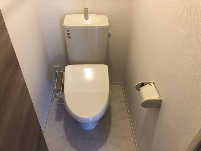 ＪＲ奥羽本線 天童駅 徒歩16分 2階建 築8年のトイレ写真