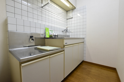 キッチン　写真は同じ間取りの202号室です