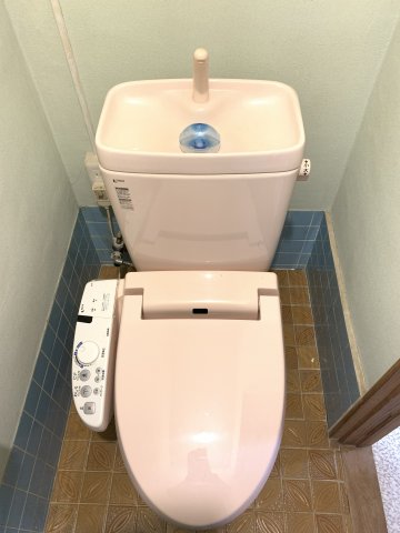 トイレ　ウ シュレット付のトイレです。