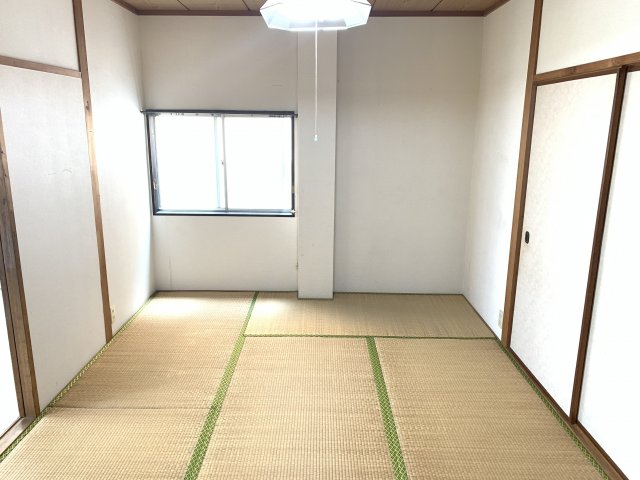居室・リビング　洋室だけでなく、和室もあり温かい空間です。