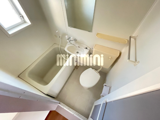 バス・シャワールーム　玄関前のお写真です