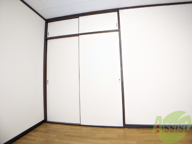 収納　扉の色が壁と同じ色なので、統一感がありますね。