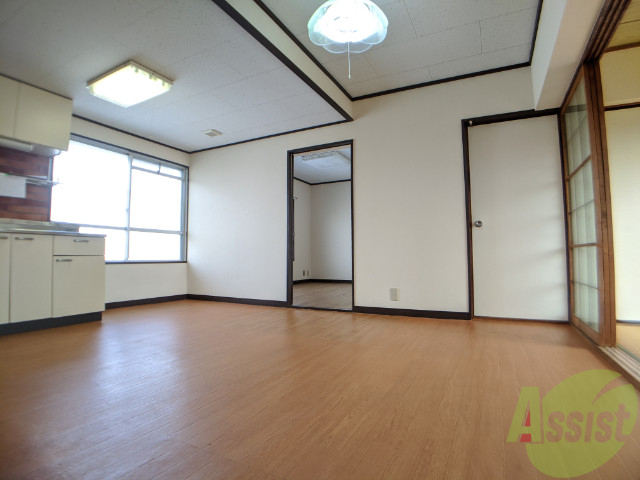 居室・リビング　フローリングは掃除がしやすくていいですよね。