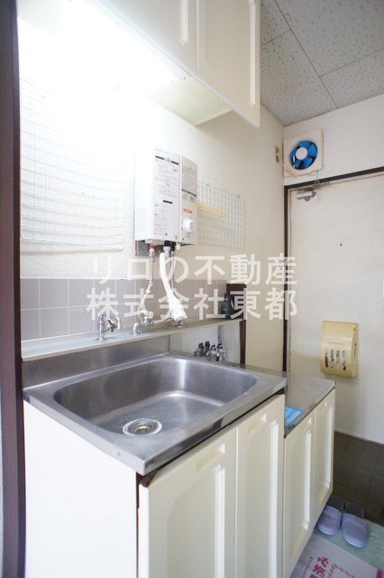 キッチン　キッチンは収納付！調理器具など必要な物を収納できます☆