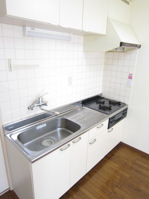 キッチン　室内写真は同タイプの別部屋になります。