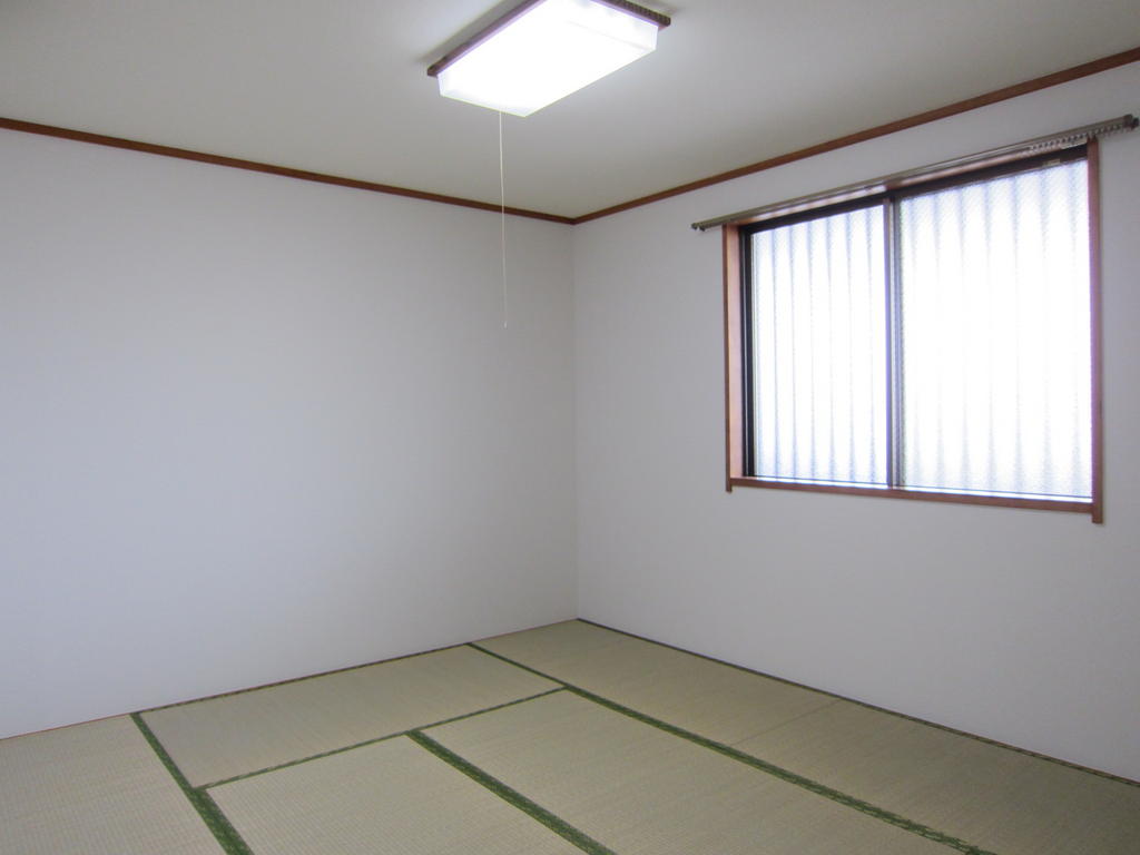 居室・リビング　室内写真は同タイプの別部屋になります。