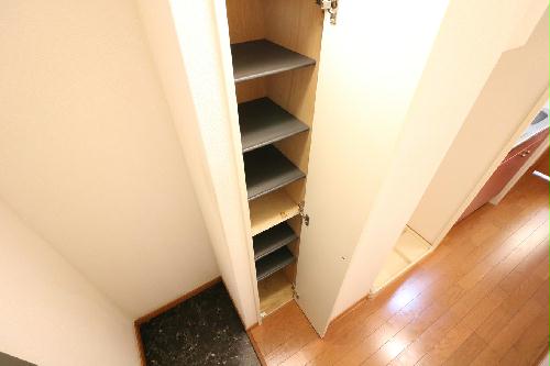 玄関　シューズボックス完備により女性でも安心