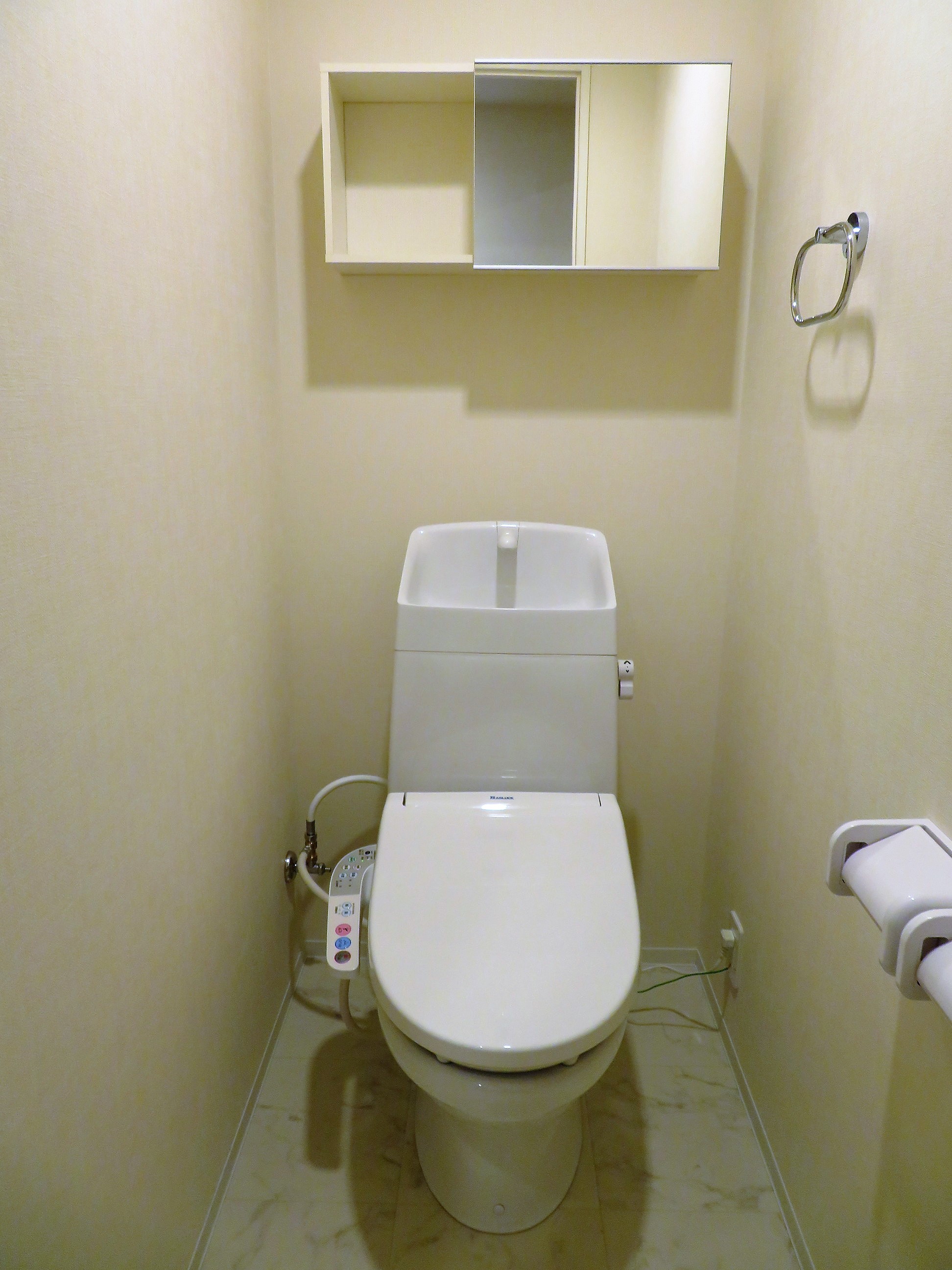 トイレ　ウォシュレット付きトイレです