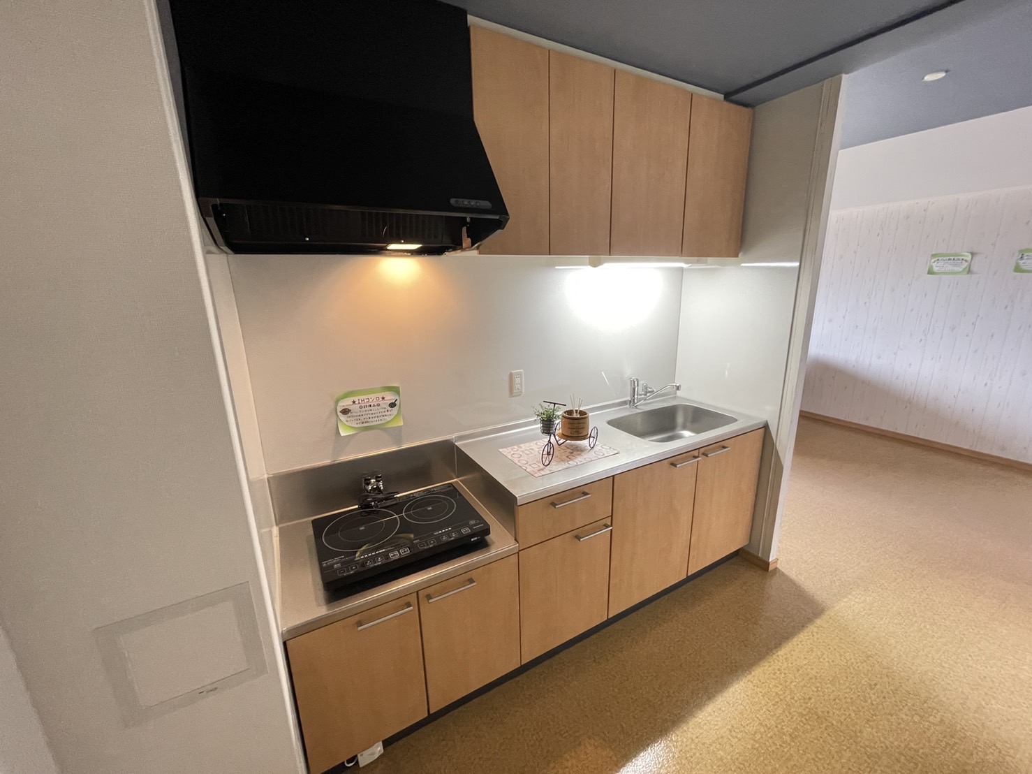 キッチン　※写真は同型タイプ、現況優先。