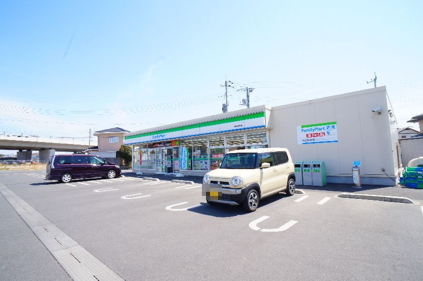 コンビニ　ファミリーマート伊勢崎東町店（コンビニ）まで1578m