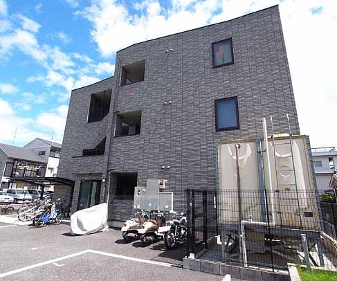 宇治市槇島町のマンションの建物外観