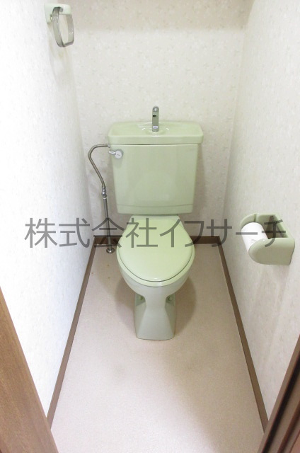 東急田園都市線 池尻大橋駅 徒歩8分 4階建 築29年のトイレ写真
