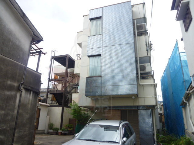 茨木市総持寺のマンションの建物外観