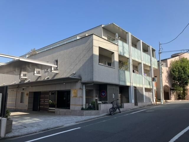 渋谷区神山町のマンションの建物外観
