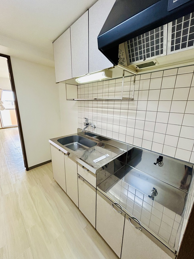 キッチン　収納スペースもたっぷり★ガスコンロ設置可！(写真は別号室）