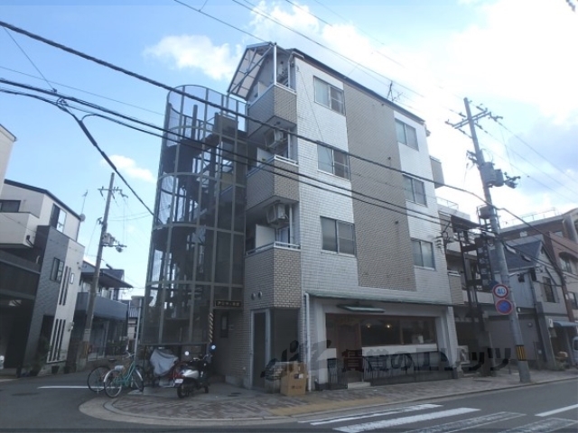 京都市左京区田中東高原町のマンションの建物外観