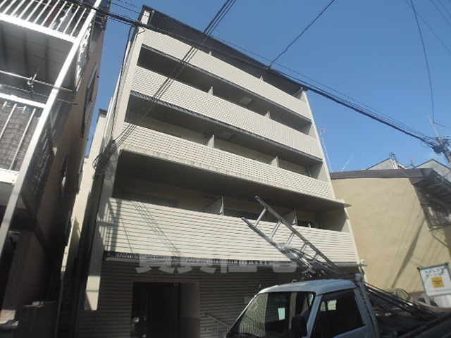 京都市東山区進之町のマンションの建物外観