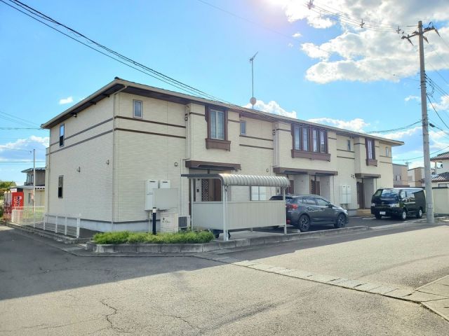 角田市角田のアパートの建物外観