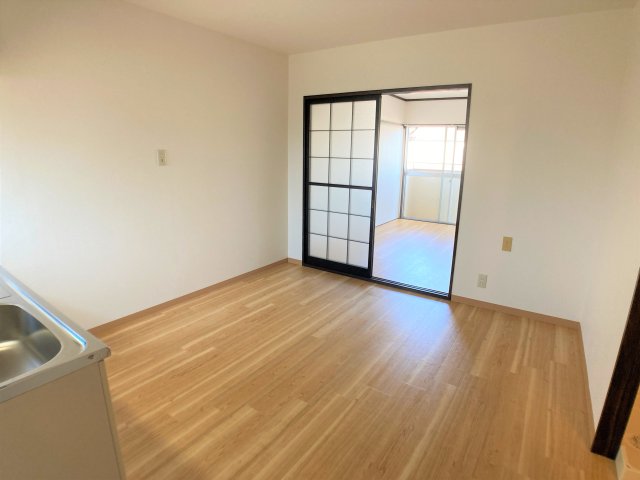 居室・リビング　別部屋反転間取りのお写真となります。