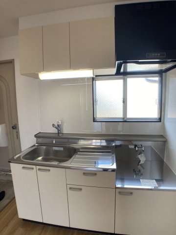 キッチン　別部屋反転間取りのお写真となります。