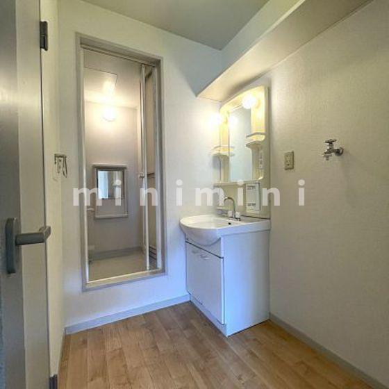 洗面設備　写真は同物件別号室の為、現状優先致します。