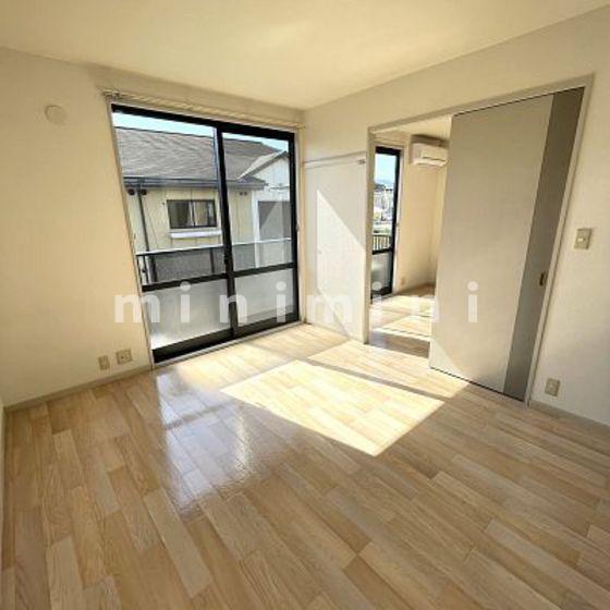 居室・リビング　写真は同物件別号室の為、現状優先致します。