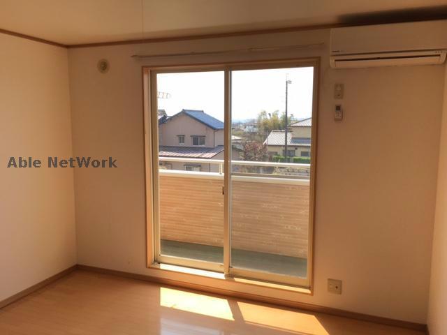 居室・リビング　日差しが差し込みます