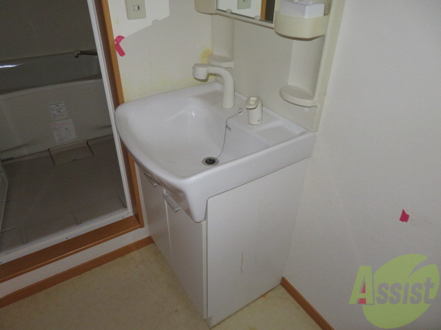 洗面設備　洗面台。朝の身支度はここでばっちり決めましょう