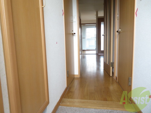 玄関　玄関からの様子を撮影してみました。動線になります。