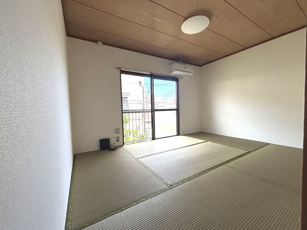 その他部屋・スペース　6帖和室、バルコニーに面していて明るいお部屋です！