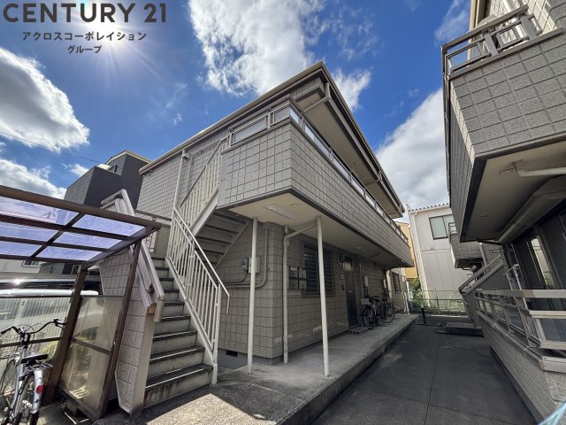 建物外観　マンション目の前に駐車場があって、とっても便利！