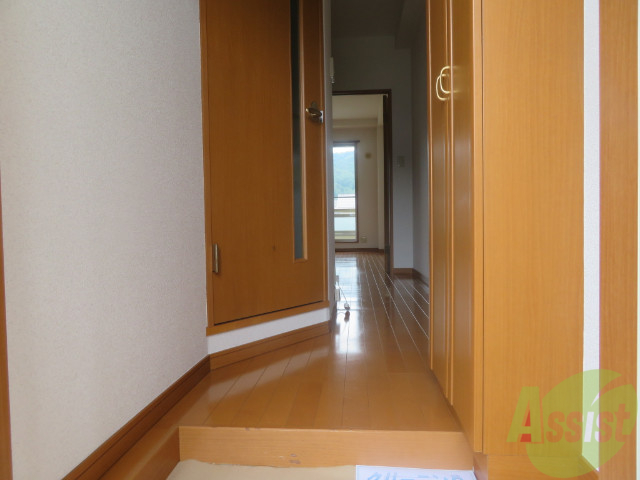 玄関　玄関の様子です。明るい印象ですね。気分もあがりそう。