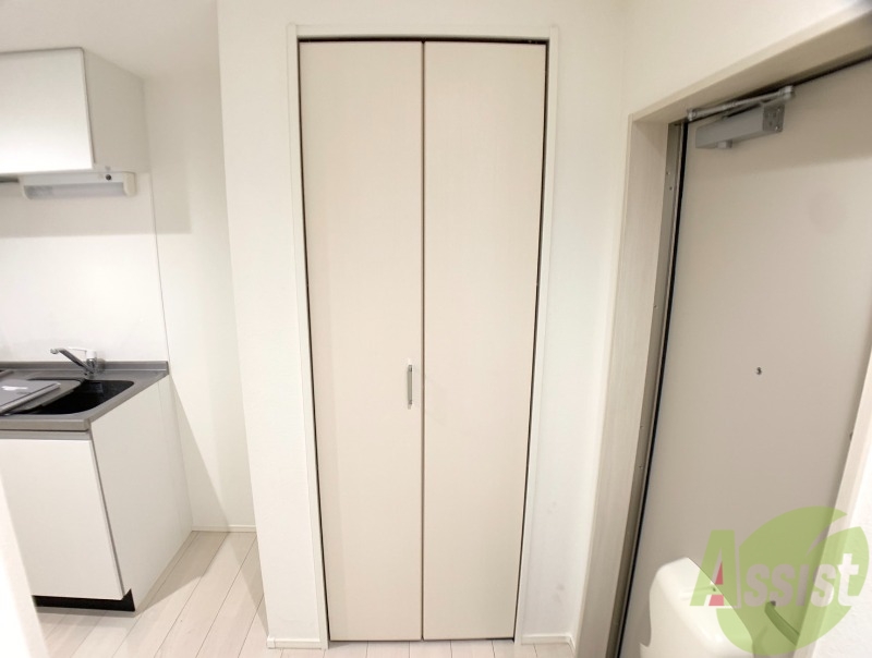 収納　収納はこちらのクローゼットをお使いください。