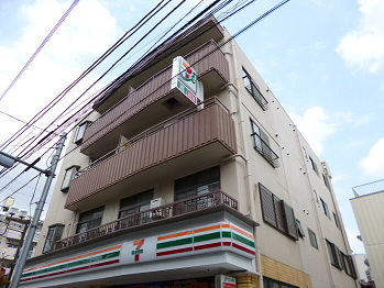 渋谷区本町のマンションの建物外観