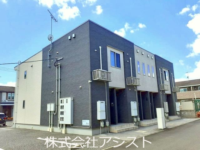 田川市大字伊田のアパートの建物外観