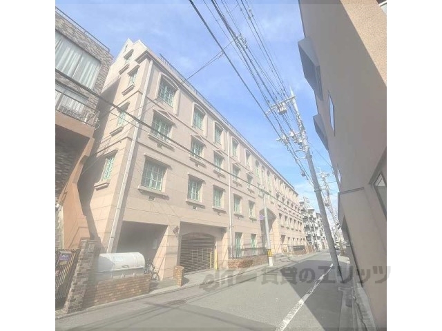 【京都市右京区西院西寿町のマンションの建物外観】