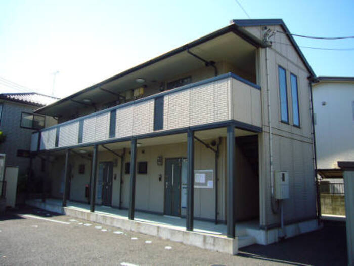 北本市本町のアパートの建物外観