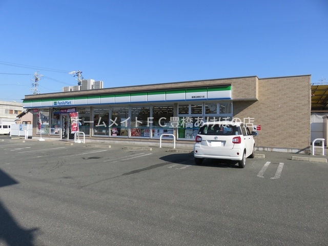 コンビニ　ファミリーマート豊橋瓜郷前川店（コンビニ）まで84m