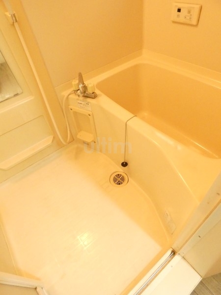 バス・シャワールーム　※同タイプの他のお部屋です