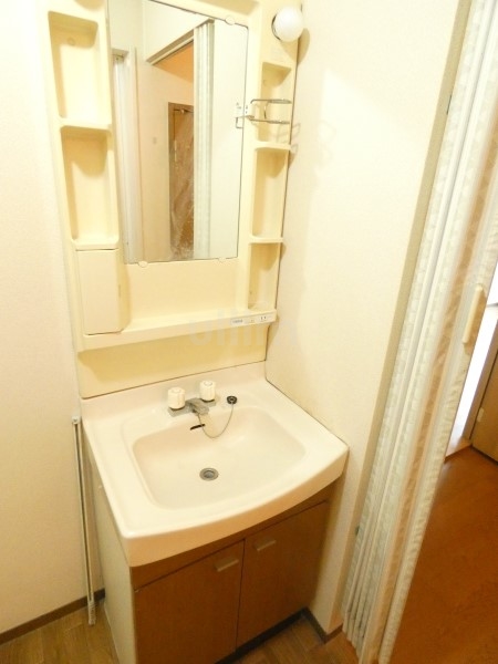 洗面設備　※同タイプの他のお部屋です