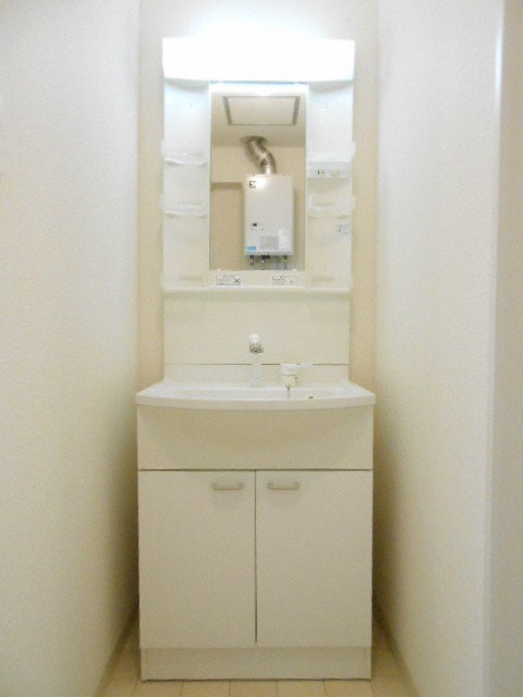 洗面設備　シャワードレッサー付きです！