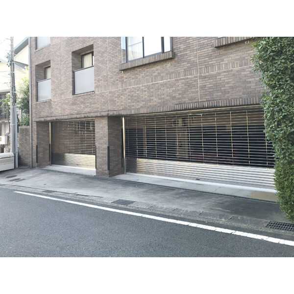 駐車場　敷地内駐車場