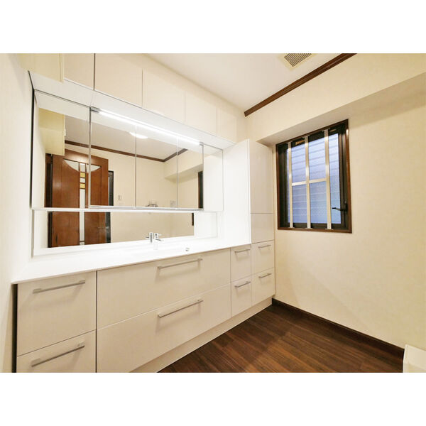 洗面設備　大型ドレッサー/洗濯機置き場/洗濯機用混合水洗