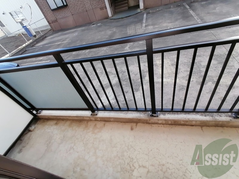 バルコニー　広めなので洗濯物はたくさん干せそうですね。