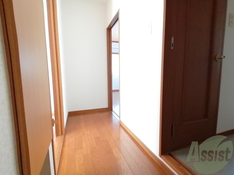 玄関　玄関も広く、沢山の靴が置けそうです。家族でも安心ですね。