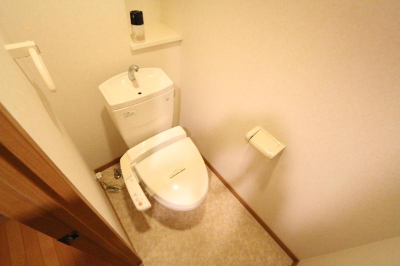 トイレ　写真は反転タイプ