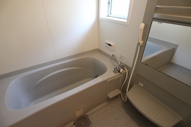 バス・シャワールーム　浴槽(写真は別号室)