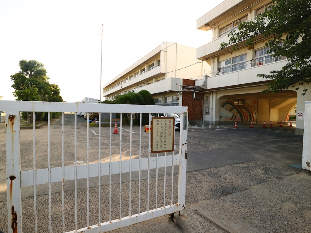 小学校　宗像市立日の里西小学校（小学校）まで96m