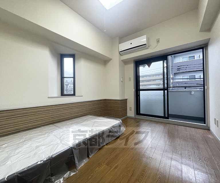 居室・リビング　落ち着いた雰囲気のお部屋です