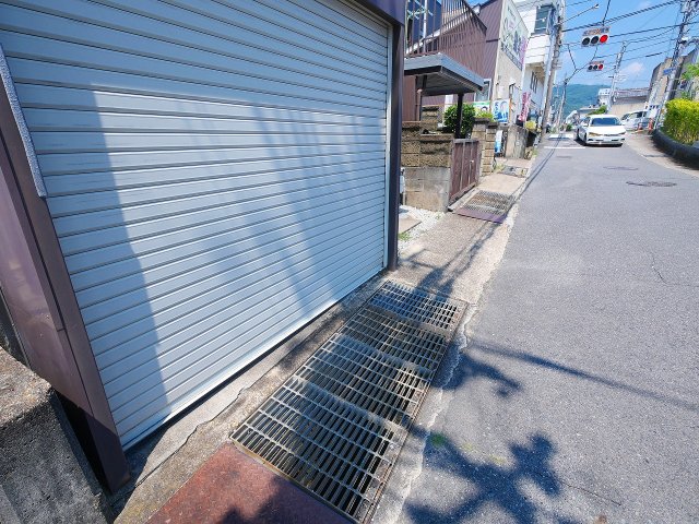 駐車場　ガレージもあります